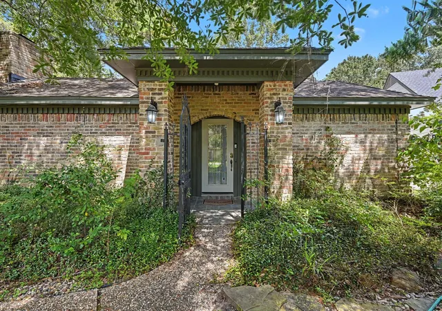 Photo 2 of Single family home for sale at 2710 N Logrun Cir, Spring, TX 77380 | MLS# 55922487 | Listing updated on 2026-09-19