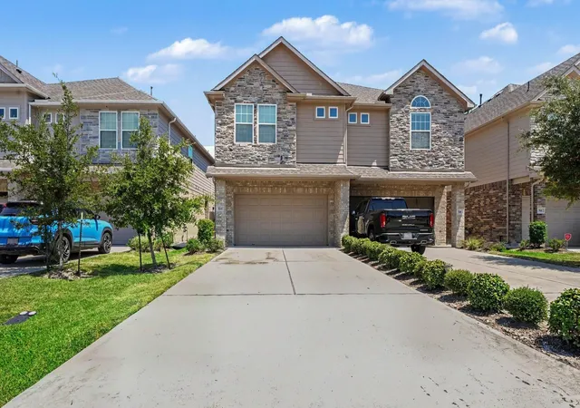 Photo 2 of Townhouse for sale at 520 N 6th Street, La Porte, TX 77571 | MLS# 47683745 | Listing updated on 2026-09-02