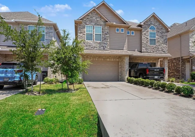 Photo 3 of Townhouse for sale at 520 N 6th Street, La Porte, TX 77571 | MLS# 47683745 | Listing updated on 2026-09-02