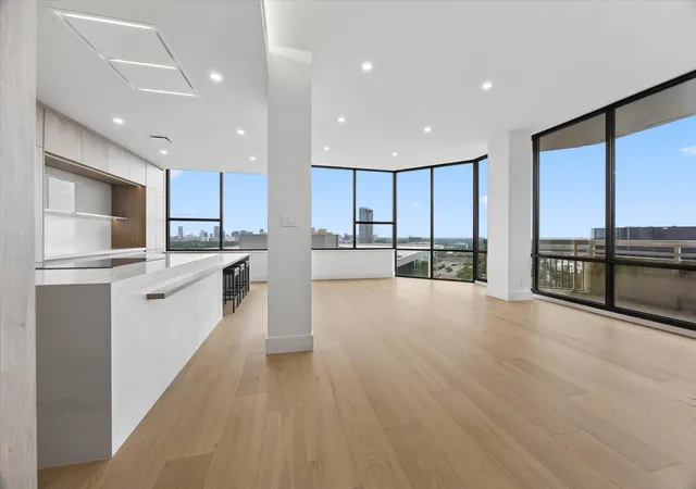 Photo 2 of Condo for sale at 14 Greenway Plz #19R, Houston, TX 77046 | MLS# 35825477 | Listing updated on 2026-09-11