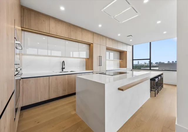 Photo 4 of Condo for sale at 14 Greenway Plz #19R, Houston, TX 77046 | MLS# 35825477 | Listing updated on 2026-09-11