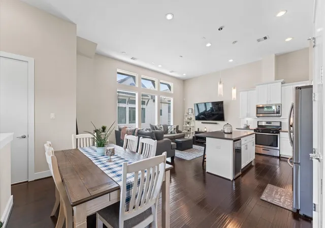 Photo 2 of Single family home for sale at 2422 Cochran St, Houston, TX 77009 | MLS# 91849701 | Listing updated on 2026-09-13