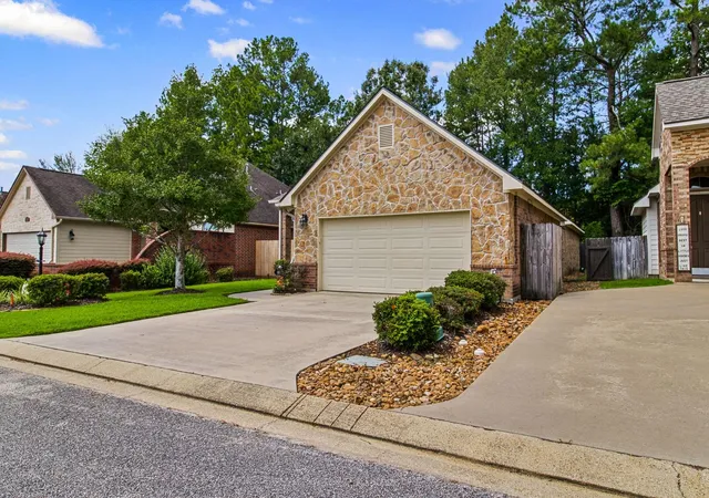 Photo 2 of Single family home for sale at 102 Sunshine Ln, Livingston, TX 77351 | MLS# 54287649 | Listing updated on 2026-09-23