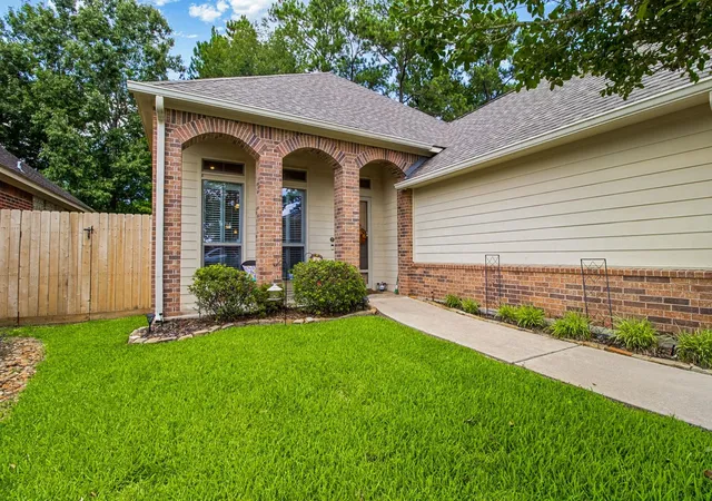 Photo 3 of Single family home for sale at 102 Sunshine Ln, Livingston, TX 77351 | MLS# 54287649 | Listing updated on 2026-09-23