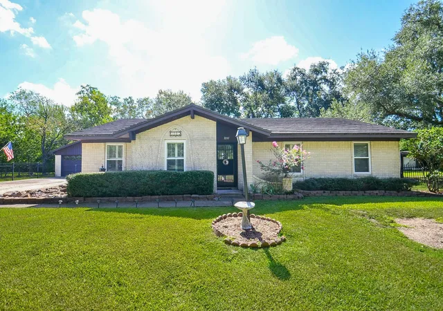 Photo 1 of Single family home for sale at 3207 Hamm Rd, Pearland, TX 77581 | MLS# 84267176 | Listing updated on 2026-10-08