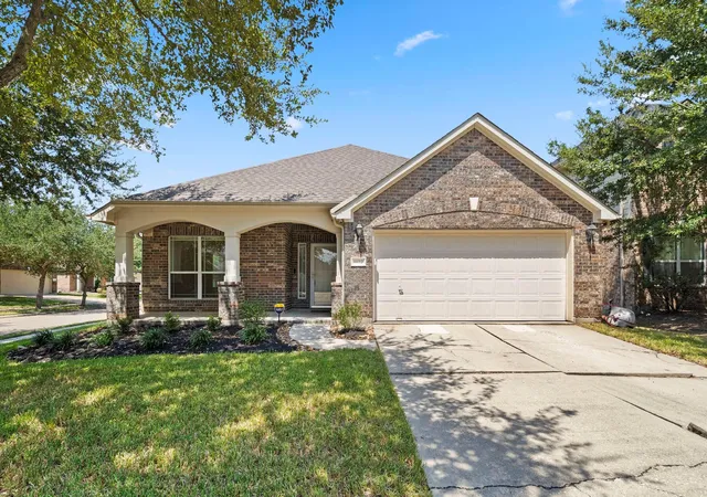 Photo 1 of Sale Pending at 1922 Midnight Ln, Houston, TX 77047 | MLS# 29605518 | Listing updated on 2026-09-25