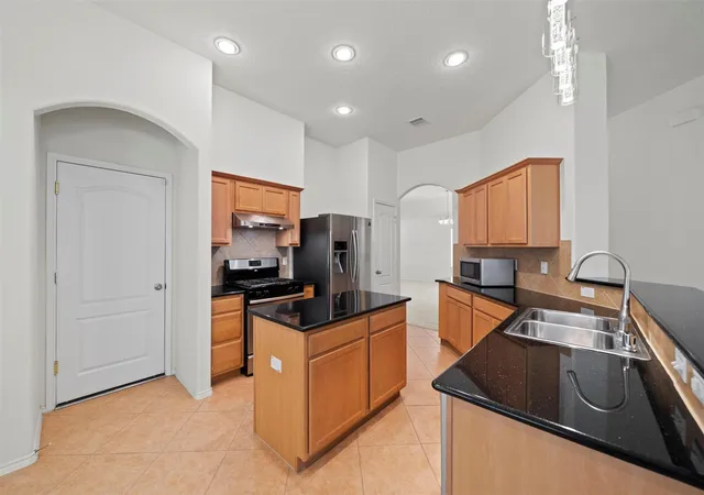 Photo 3 of Sale Pending at 1922 Midnight Ln, Houston, TX 77047 | MLS# 29605518 | Listing updated on 2026-09-25