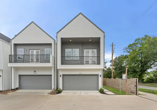 Photo 3 of Single family home for sale at 1008 Tuskegee Hts Ln, Houston, TX 77091 | MLS# 6733545 | Listing updated on 2026-10-11