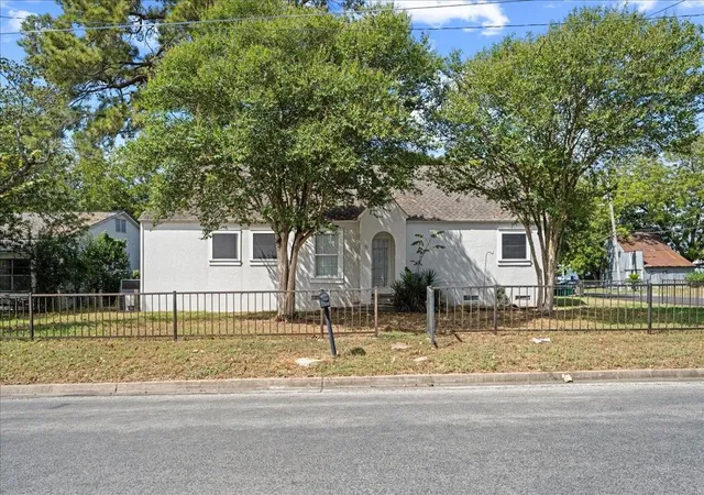 Photo 2 of Single family home for sale at 206 S Monroe St, La Grange, TX 78945 | MLS# 88121164 | Listing updated on 2026-09-09
