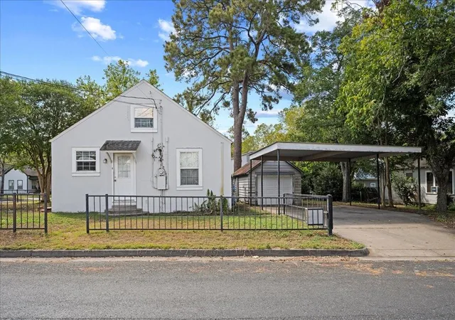 Photo 3 of Single family home for sale at 206 S Monroe St, La Grange, TX 78945 | MLS# 88121164 | Listing updated on 2026-09-09