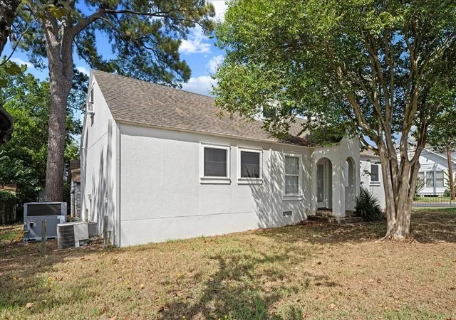 Photo 3 of Single family home for sale at 206 S Monroe St, La Grange, TX 78945 | MLS# 88121164 | Listing updated on 2026-09-09