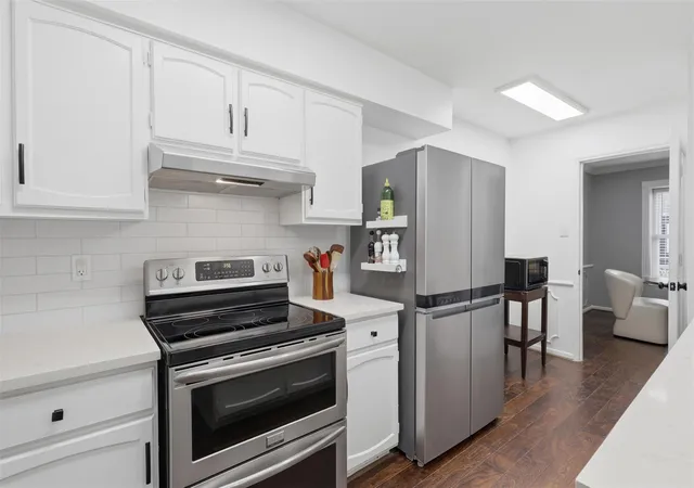 Listing Photo 4 - Condo for sale in building located at 353 N Post Oak Ln, Houston, TX 77024 - Unit #825