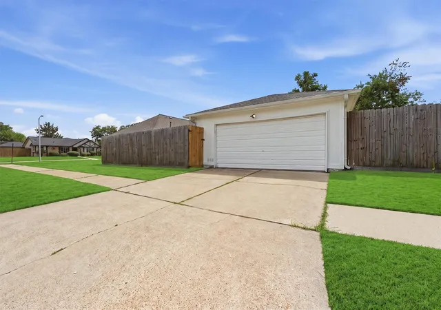 Photo 3 of Single family home for sale at 11602 Sagemeadow Ln, Houston, TX 77089 | MLS# 45170277 | Listing updated on 2026-09-13