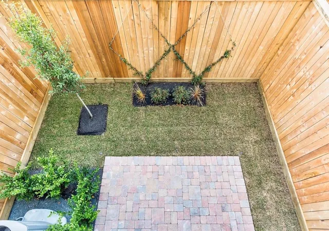 Photo 3 of Townhouse for sale at 2722 Maxroy St, Houston, TX 77007 | MLS# 50161836 | Listing updated on 2026-10-07