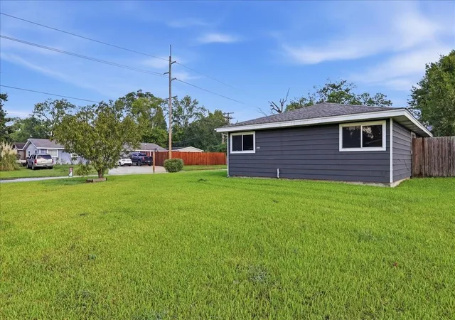 Photo 3 of Sale Pending at 3890 Bristol Dr, Beaumont, TX 77707 | MLS# 2912484 | Listing updated on 2026-09-28