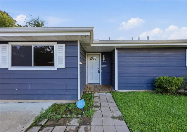 Photo 4 of Sale Pending at 3890 Bristol Dr, Beaumont, TX 77707 | MLS# 2912484 | Listing updated on 2026-09-28