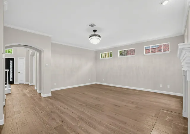 Photo 4 of Single family home for sale at 10 Larksberry Pl, Spring, TX 77382 | MLS# 94292345 | Listing updated on 2026-09-04