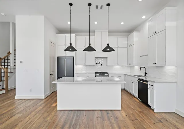 Photo 3 of Single family home for sale at 1714 Sedola Ln, Houston, TX 77055 | MLS# 17858332 | Listing updated on 2026-10-08