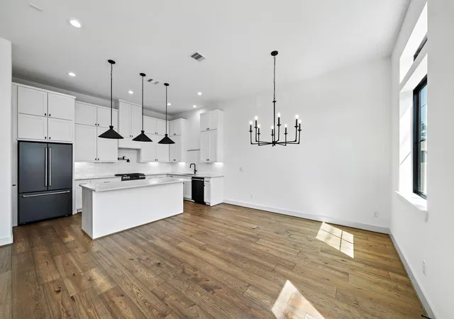 Photo 4 of Single family home for sale at 1714 Sedola Ln, Houston, TX 77055 | MLS# 17858332 | Listing updated on 2026-10-08