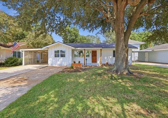Photo 1 of Single family home for sale at 219 S 2nd Street, Nederland, TX 77627 | MLS# 49209845 | Listing updated on 2026-10-07