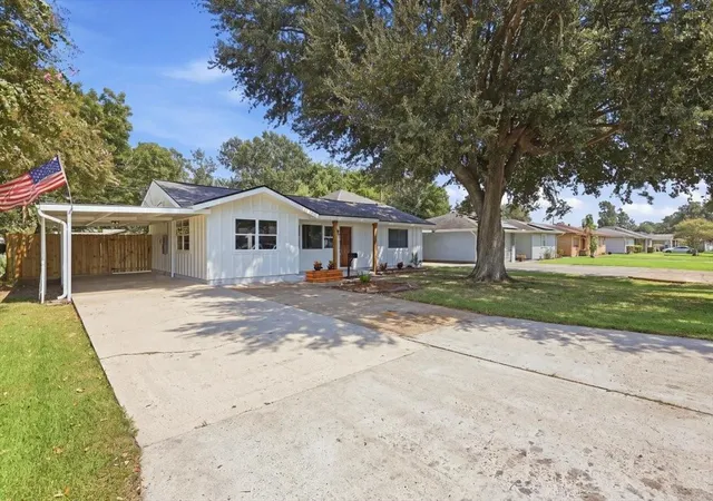 Photo 2 of Single family home for sale at 219 S 2nd Street, Nederland, TX 77627 | MLS# 49209845 | Listing updated on 2026-10-07