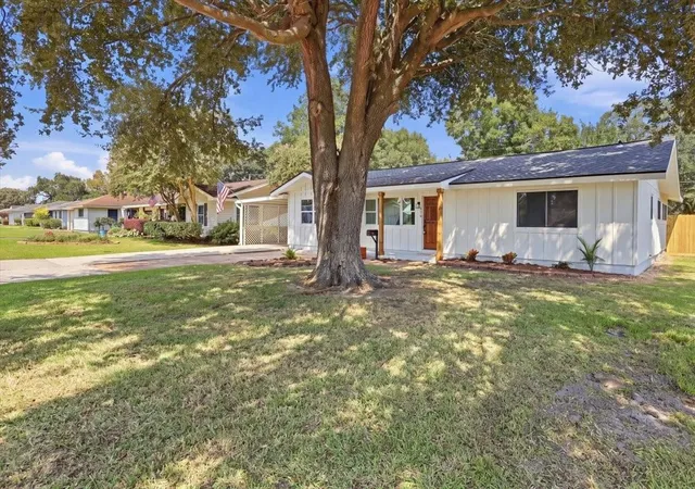 Photo 3 of Single family home for sale at 219 S 2nd Street, Nederland, TX 77627 | MLS# 49209845 | Listing updated on 2026-10-07