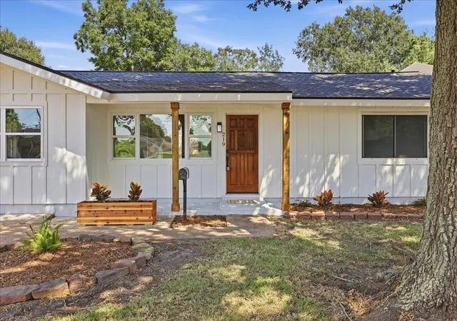 Photo 3 of Single family home for sale at 219 S 2nd Street, Nederland, TX 77627 | MLS# 49209845 | Listing updated on 2026-10-07