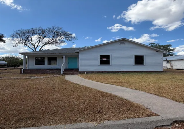 Photo 1 of Single family home for sale at 413 W Hamilton, Cuero, TX 77954 | MLS# 30003516 | Listing updated on 2026-10-02