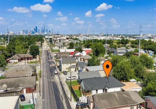 Photo 2 of Single family home for sale at 6619 Canal St, Houston, TX 77011 | MLS# 79900624 | Listing updated on 2026-09-19