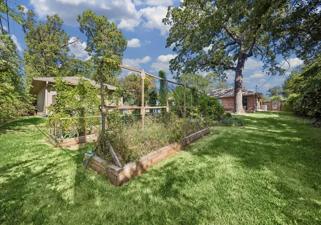 Photo 3 of Sale Pending at 10919 Britoak Ln, Houston, TX 77079 | MLS# 30971285 | Listing updated on 2026-09-15