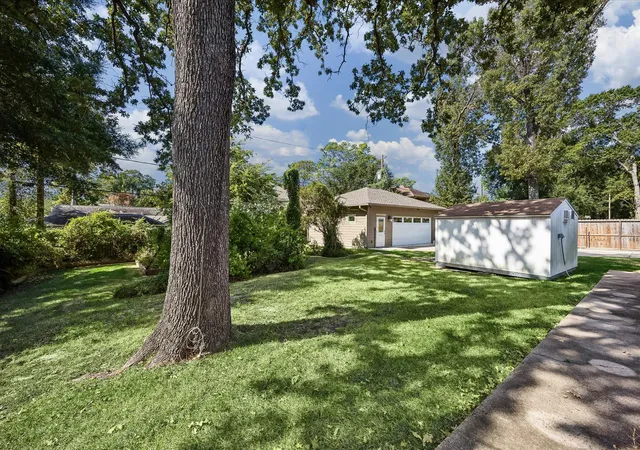 Photo 4 of Sale Pending at 10919 Britoak Ln, Houston, TX 77079 | MLS# 30971285 | Listing updated on 2026-09-15