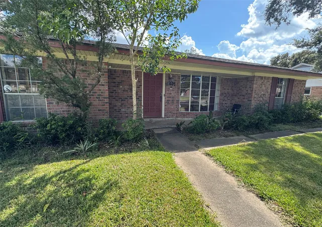 Photo 2 of Single family home for sale at 1801 Mulberry Dr, Richmond, TX 77469 | MLS# 89397055 | Listing updated on 2026-09-27