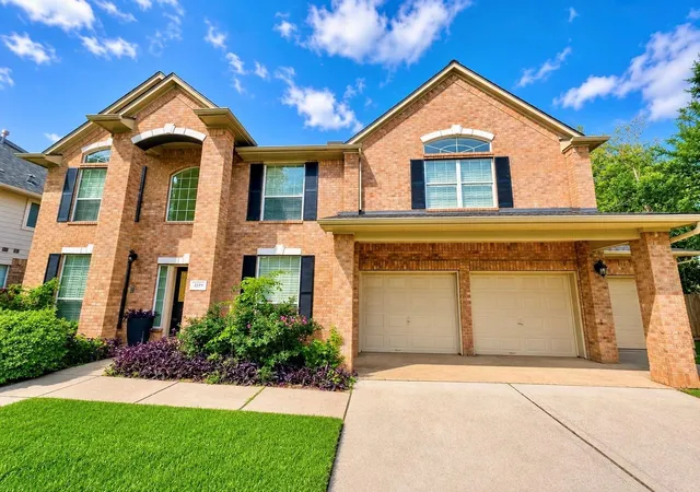 Photo 2 of Single family home for sale at 8119 Moss Stone Dr, Sugar Land, TX 77479 | MLS# 51717053 | Listing updated on 2026-09-23