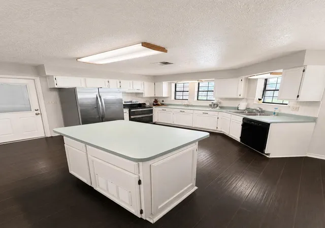 Photo 4 of Single family home for sale at 809 John Albert Dr, East Bernard, TX 77435 | MLS# 41371432 | Listing updated on 2026-09-06