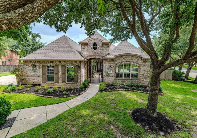 Photo 1 of Single family home for sale at 1302 Majestic Pines Ct, Kingwood, TX 77345 | MLS# 16818900 | Listing updated on 2026-09-18