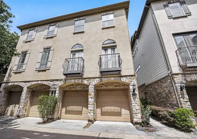 Photo 2 of Townhouse for sale at 546 Bomar St, Houston, TX 77006 | MLS# 94042577 | Listing updated on 2026-09-16