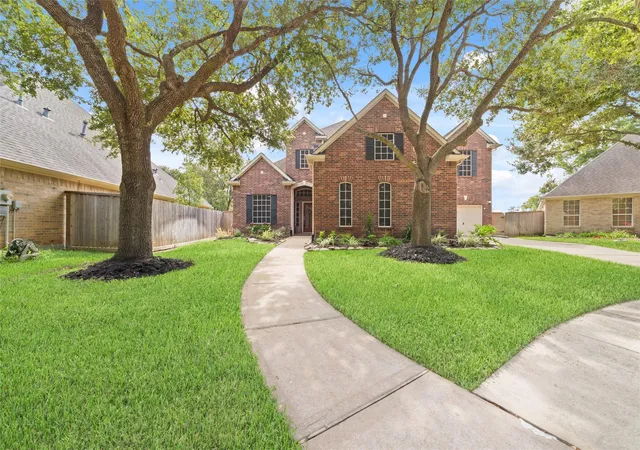 Photo 2 of Sale Pending at 13643 Schumann Trl, Sugar Land, TX 77498 | MLS# 5261589 | Listing updated on 2026-10-04