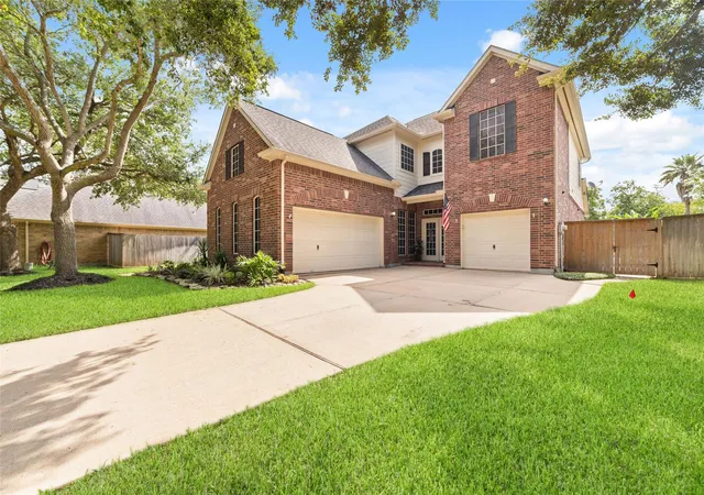 Photo 3 of Sale Pending at 13643 Schumann Trl, Sugar Land, TX 77498 | MLS# 5261589 | Listing updated on 2026-10-04