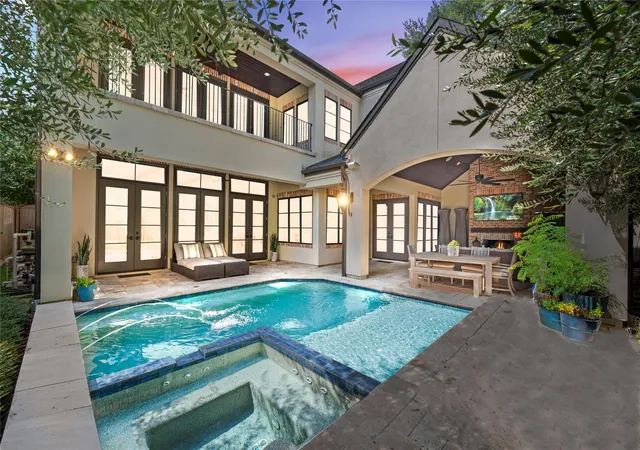 Photo 2 of Sale Pending at 6010 Floyd St, Houston, TX 77007 | MLS# 76647869 | Listing updated on 2026-09-12