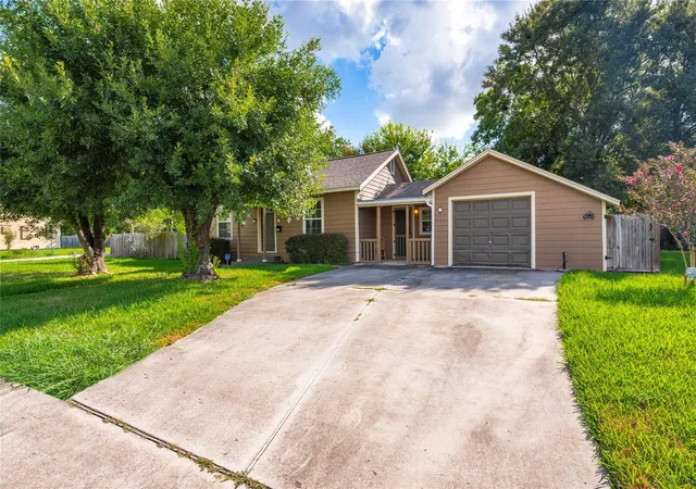 Photo 2 of Single family home for sale at 322 N Logan St, Texas City, TX 77590 | MLS# 45791852 | Listing updated on 2026-09-26