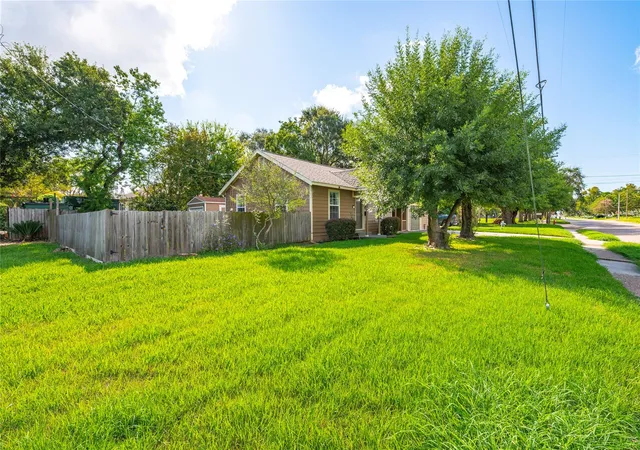 Photo 3 of Single family home for sale at 322 N Logan St, Texas City, TX 77590 | MLS# 45791852 | Listing updated on 2026-09-26