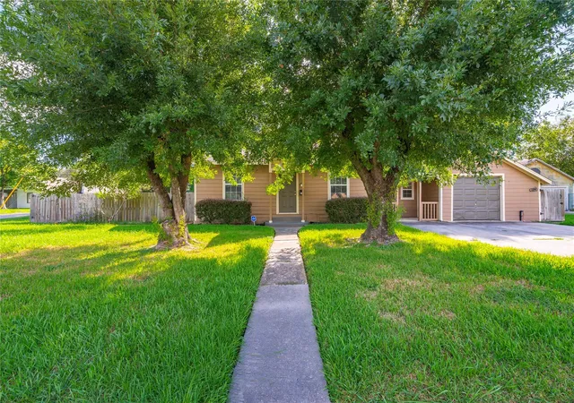 Photo 4 of Single family home for sale at 322 N Logan St, Texas City, TX 77590 | MLS# 45791852 | Listing updated on 2026-09-26