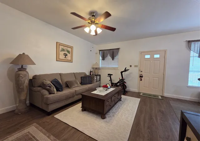 Listing Photo 5 - Condo for sale in building located at 1103 Dulles Ave, Stafford, TX 77477 - Unit #1402