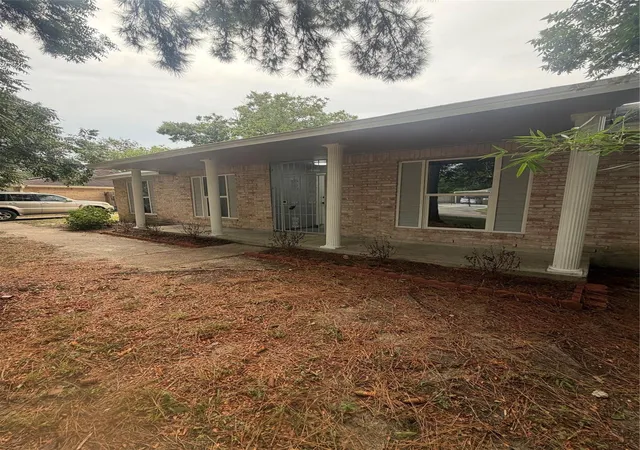 Photo 3 of Single family home for sale at 14875 Estrellita Dr, Houston, TX 77060 | MLS# 8347015 | Listing updated on 2026-09-03
