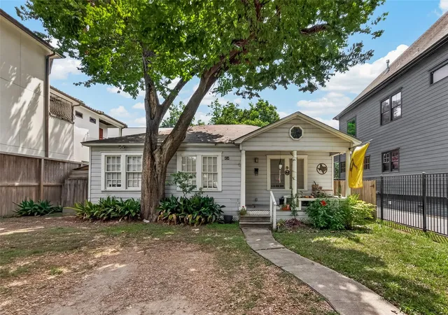 Single family home for sale at 434 Heights Blvd, Houston, TX 77007 | MLS# 41940091