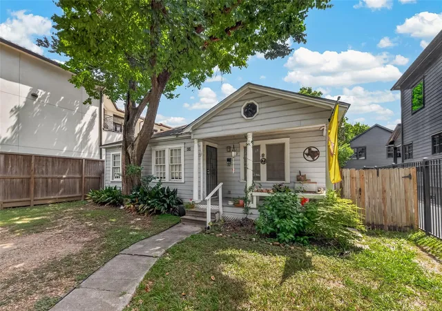 Photo 3 of Single family home for sale at 434 Heights Blvd, Houston, TX 77007 | MLS# 41940091 | Listing updated on 2026-09-24