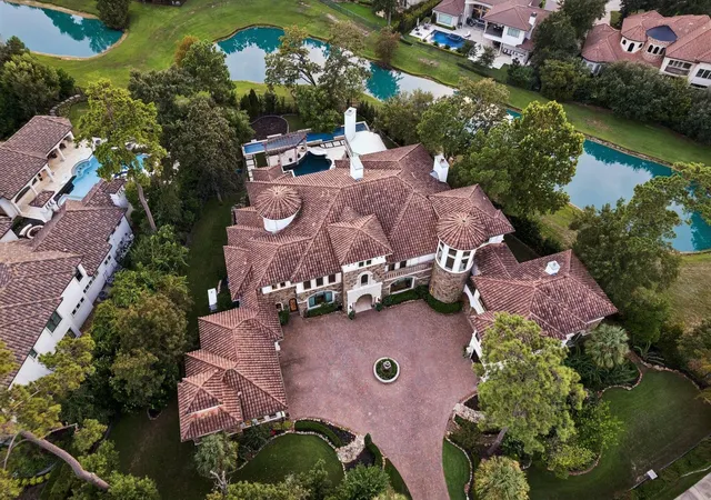 Photo 3 of Mansion for sale at 6 N Fazio Way, Spring, TX 77389 | MLS# 33880473 | Listing updated on 2026-09-25