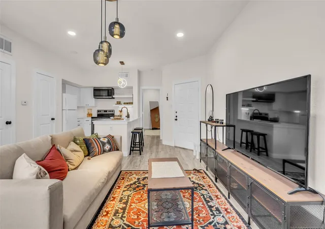 Photo 2 of Condo for sale at 10855 Meadowglen Ln #604, Houston, TX 77042 | MLS# 12603312 | Listing updated on 2026-09-19