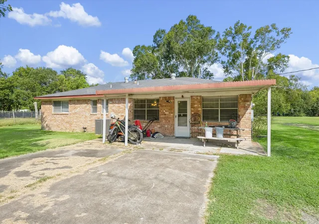 Photo 4 of Single family home for sale at 18111 Roy Long Rd, Pearland, TX 77584 | MLS# 9776878 | Listing updated on 2026-09-24