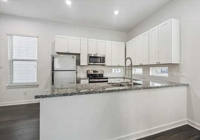 Photo 3 of Sale Pending at 2718 Anita St, Houston, TX 77004 | MLS# 68383247 | Listing updated on 2026-09-16